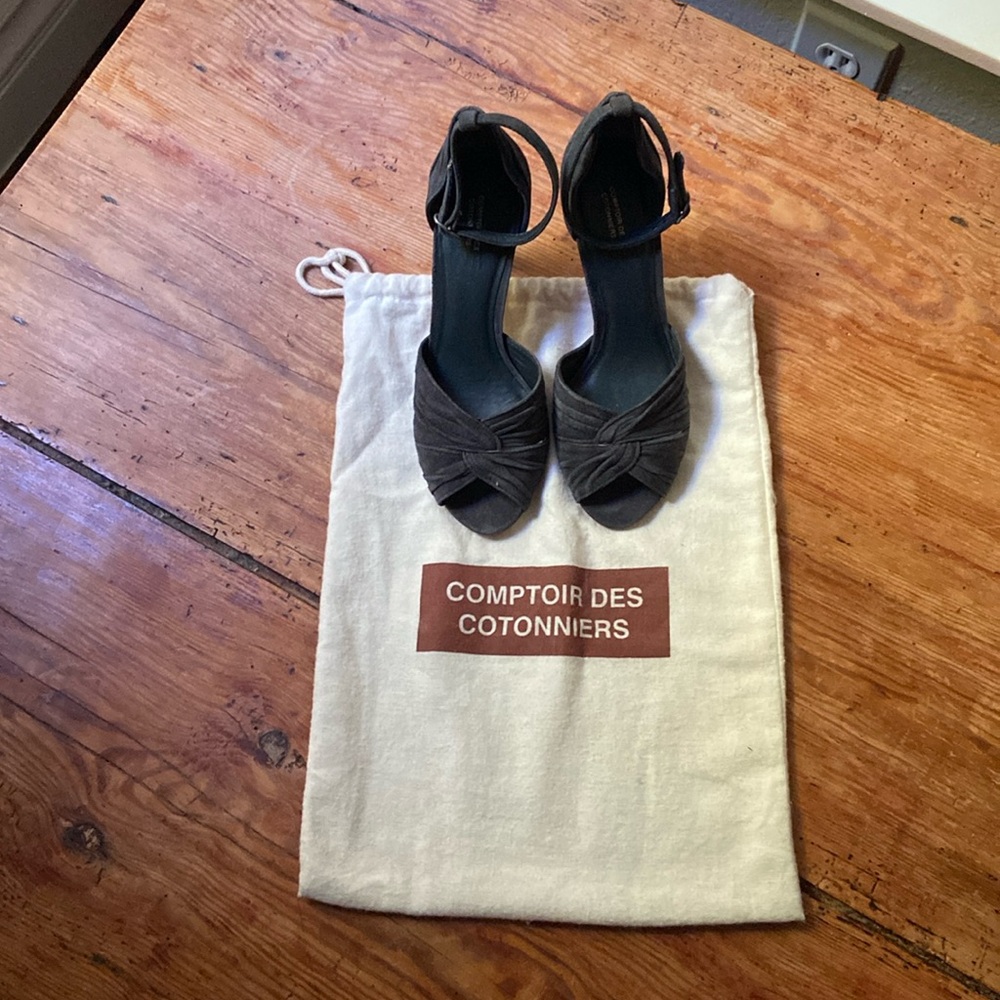 Blue canard winter heels by Comptoirs des Cotonniers a French fashion brand.